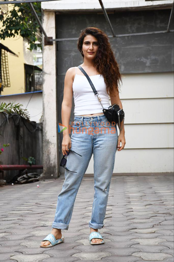photos fatima sana shaikh snapped outside a clinic in bandra 5