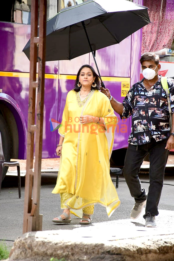 photos kartik aaryan kiara advani and supriya pathak snapped promoting satyaprem ki katha on the sets of the kapil sharma show 2
