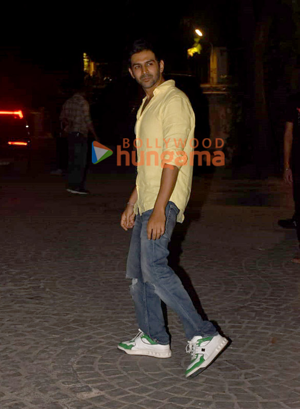 photos kartik aaryan and kiara advani celebrate satyaprem ki katha trailer success with the team 5