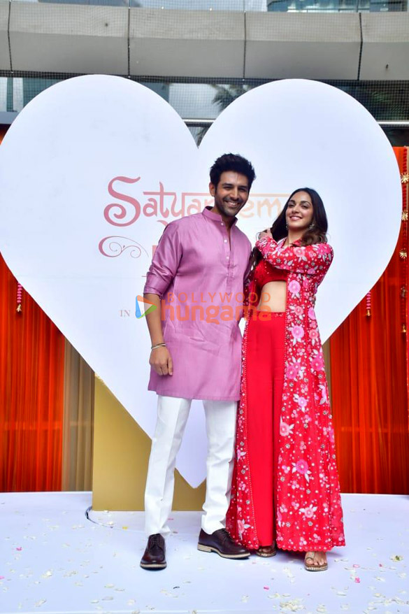 Photos: Kartik Aaryan and Kiara Advani snapped at ‘Sun Sajni’ song launch from Satyaprem Ki Katha