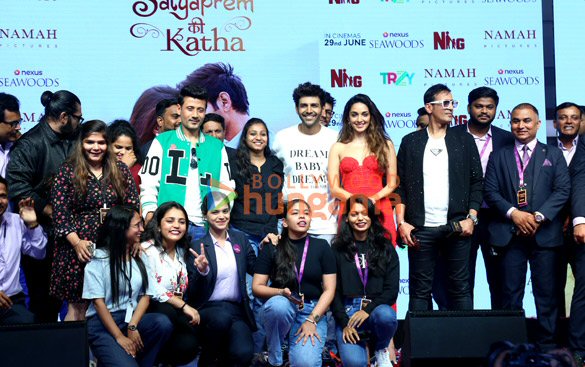 photos kartik aaryan and kiara advani snapped at the musical concert of satyaprem ki katha 4