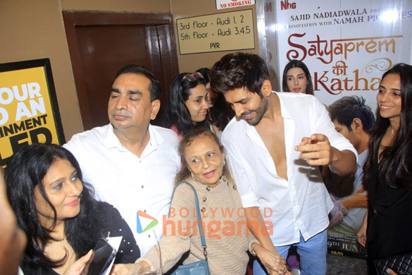 photos kartik aaryan snapped at pvr juhu 1