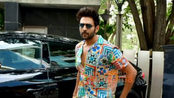 Photos: Kartik Aaryan snapped in Andheri