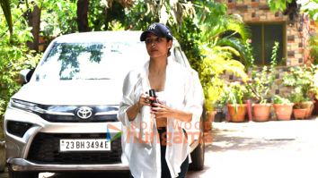 Photos: Malaika Arora snapped outside Diva Yoga in Bandra