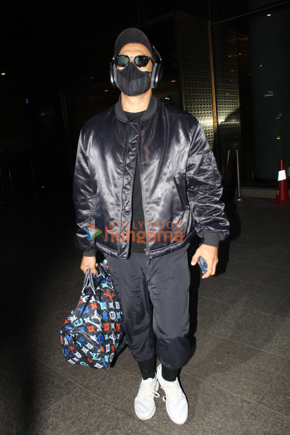 Photos: Ranveer Singh snapped at the airport Photos: Ranveer Singh snapped at the airport