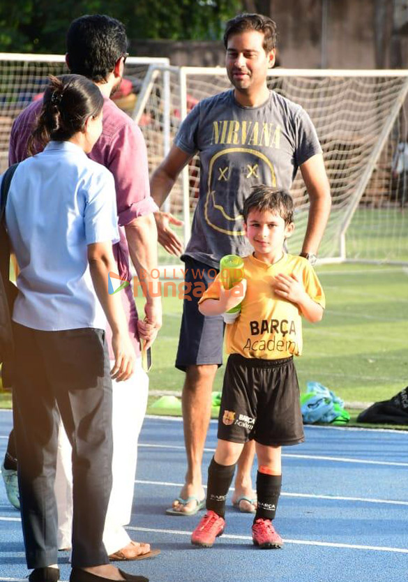 photos saif ali khan taimur ali khan and laksshya kapoor snapped at football ground in juhu 4