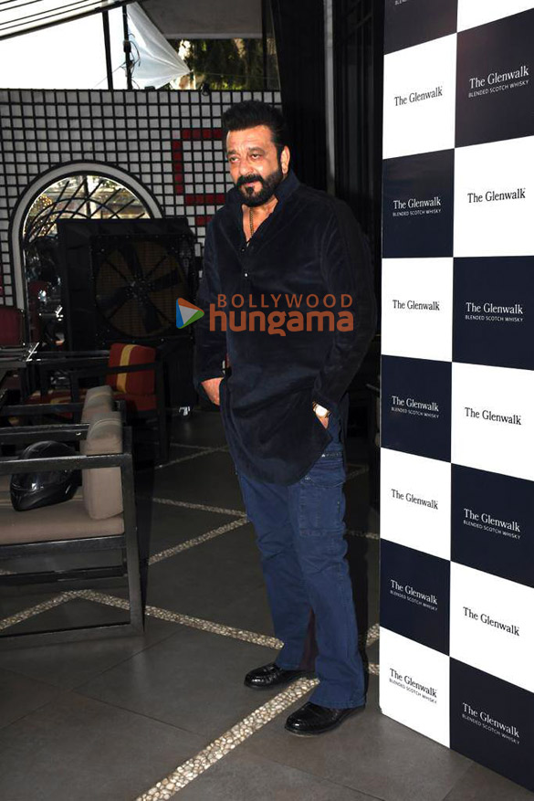 photos sanjay dutt spotted in khar 1 2