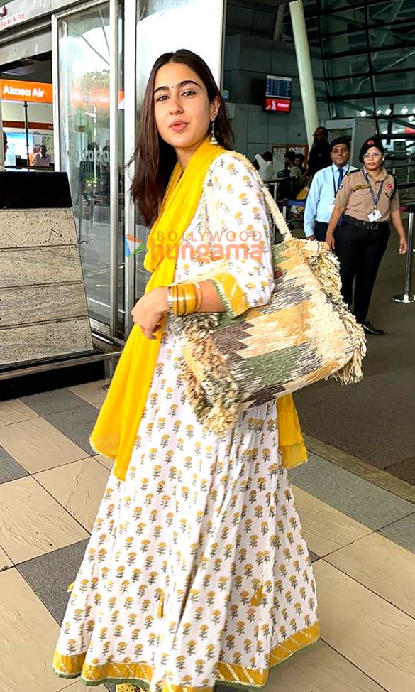 photos sara ali khan and malaika arora snapped at the airport 1