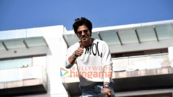 Photos: Shah Rukh Khan greets fans outside Mannat in Mumbai