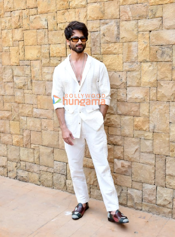 photos shahid kapoor snapped promoting his film bloody daddy 5