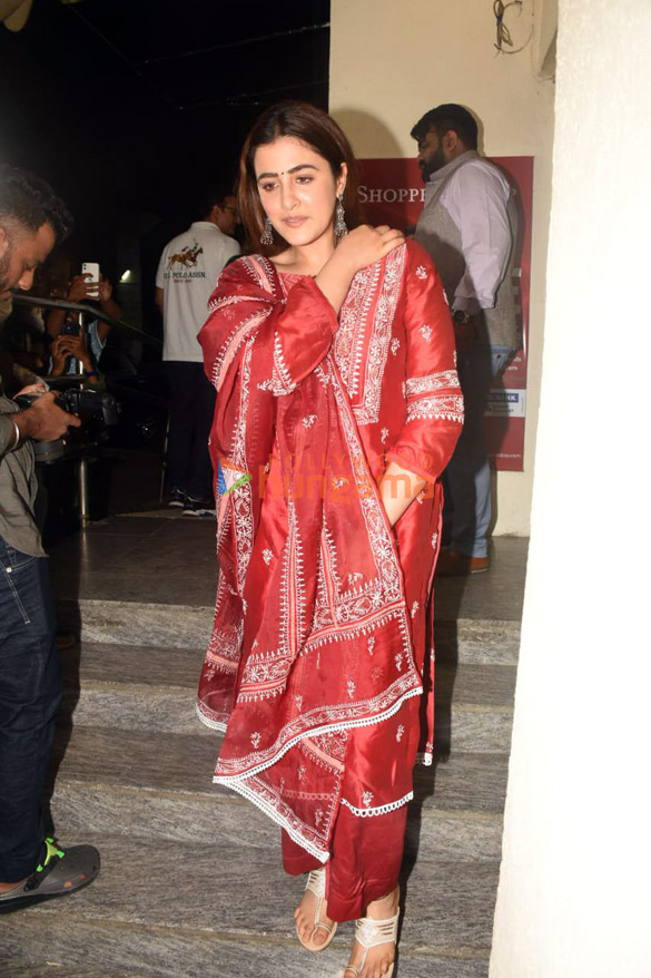 photos shanaya kapoor shashank khaitan and others snapped at pvr juhu1 4