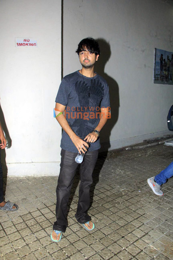 photos shanaya kapoor shashank khaitan and others snapped at pvr juhu5
