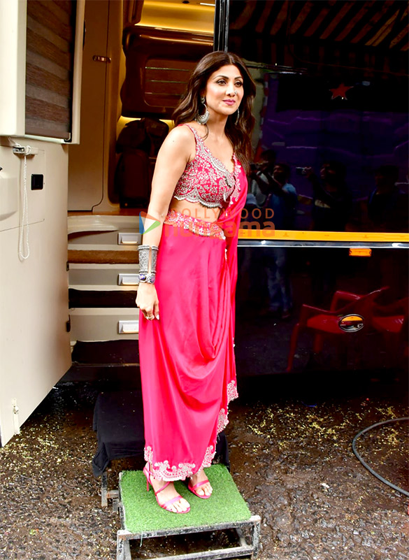 photos shilpa shetty snapped on the sets of indias got talent 1