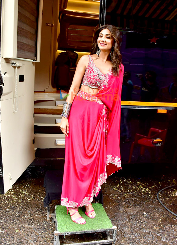 photos shilpa shetty snapped on the sets of indias got talent 2