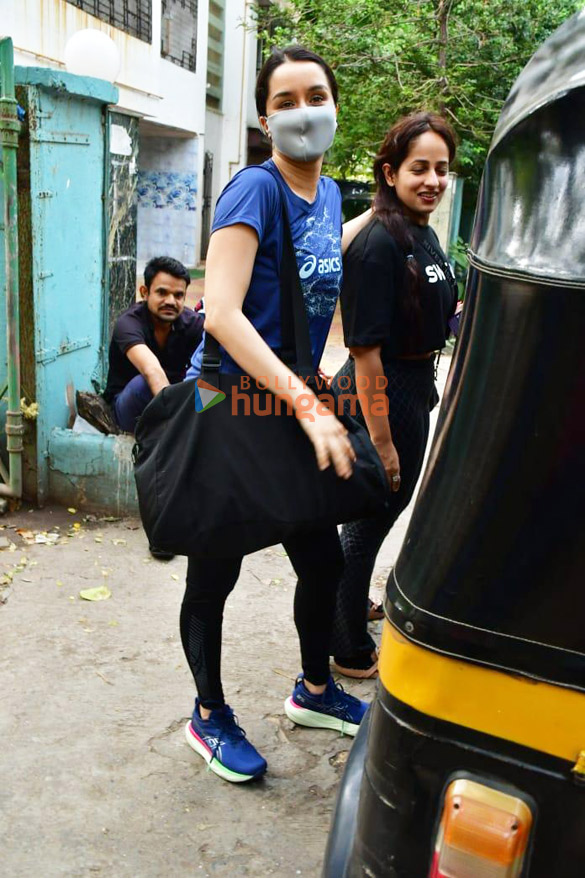 photos shraddha kapoor snapped in juhu 3 3