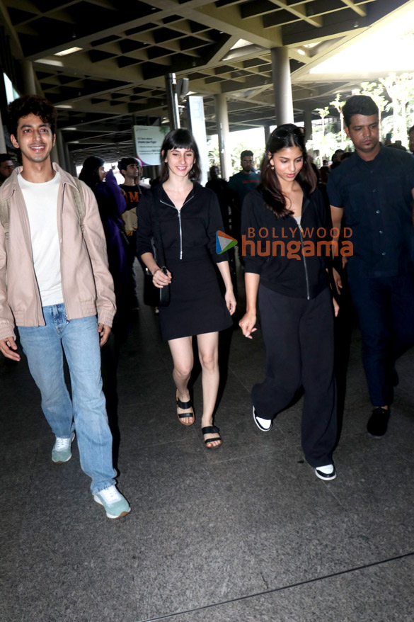 photos suhana khan agastya nanda khushi kapoor and others snapped at the airport 5