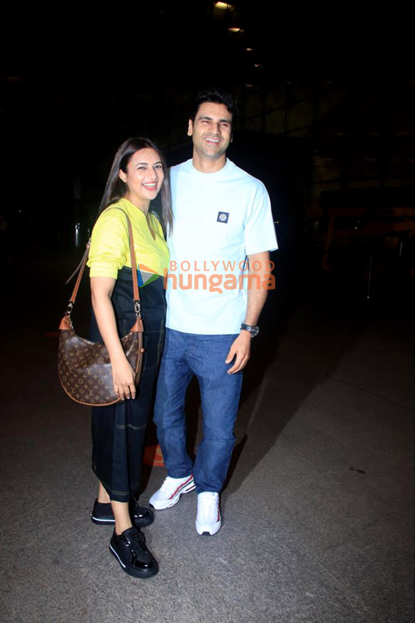 photos suhana khan agastya nanda khushi kapoor and others snapped at the airport 6
