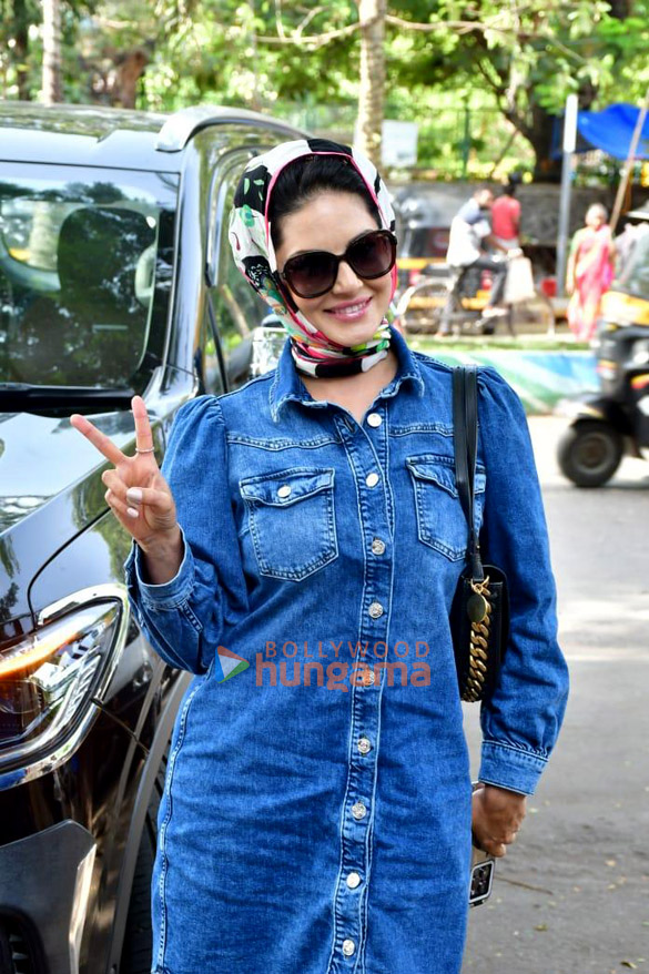 photos sunny leone snapped in juhu 3 13