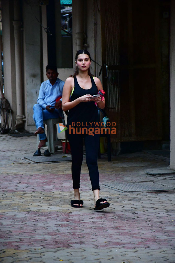 photos tara sutaria snapped at a dance class 2