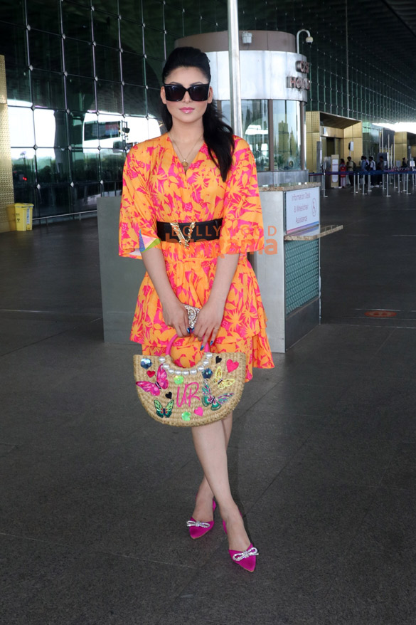 photos urvashi rautela snapped at the airport 1 10