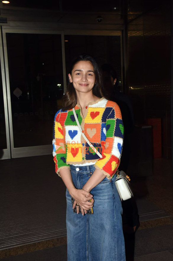 photos vicky kaushal katrina kaif alia bhatt and hina khan snapped at the airport 7