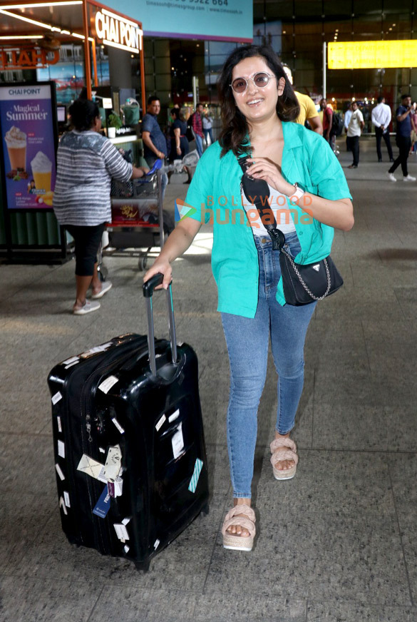 photos vicky kaushal katrina kaif alia bhatt and others snapped at the airport 2