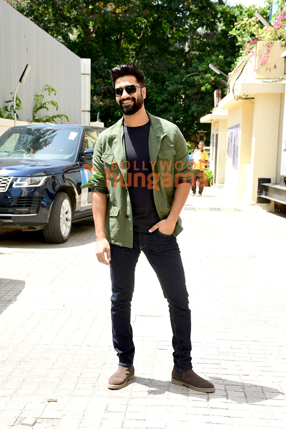 photos vicky kaushal sara ali khan and others come together for a press conference to celebrate the success of zara hatke zara bachke 4