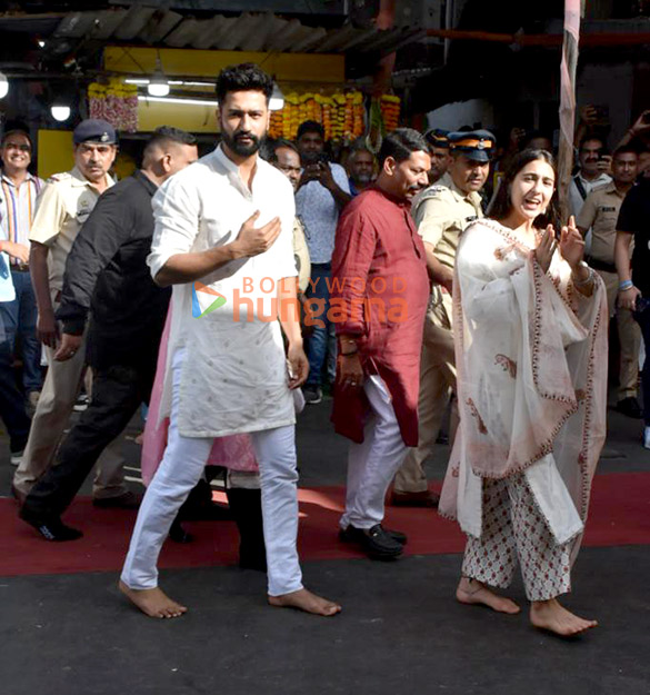 Photos: Vicky Kaushal and Sara Ali Khan visit Siddhivinayak Temple, Mumbai Photos: Vicky Kaushal and Sara Ali Khan visit Siddhivinayak Temple, Mumbai