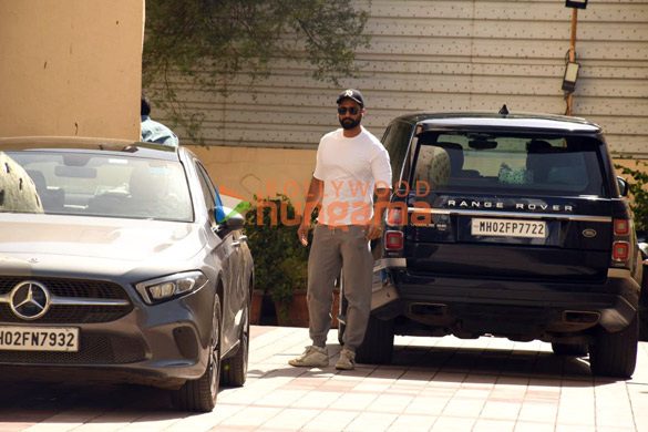 Photos: Vicky Kaushal spotted outside the gym Photos: Vicky Kaushal spotted outside the gym
