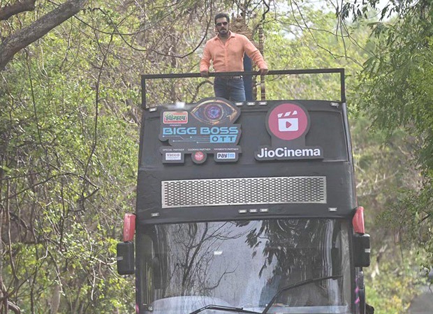 Bigg Boss OTT 2: Salman Khan makes a fiery entrance on double-decker bus, see pics  : Bollywood News – Bollywood Hungama