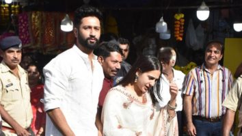 Sara & Vicky twin in white as they seek blessings at Siddhivinayak Temple