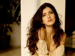 Shanaya Kapoor has us floored with her beauty as she takes in golden hour in an ivory corset dress