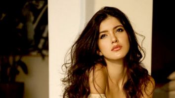 Shanaya Kapoor has us floored with her beauty as she takes in golden hour in an ivory corset dress