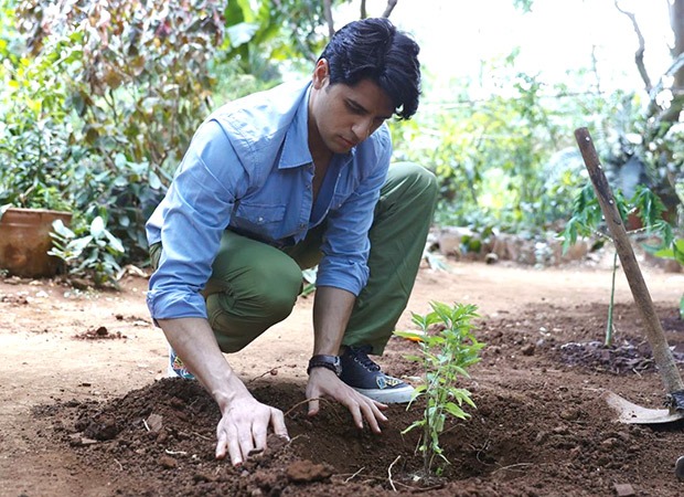 Sidharth Malhotra takes a step towards creating a better future with the #NotMineButOurs initiative