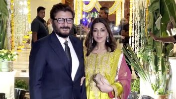 Sonali Bendre & Goldie Behl pose together for paps at Madhu Mantena & Ira Trivedi’s reception