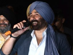 Sunny Deol screams “Hindustan Zindabad” at Gadar: Ek Prem Katha re-release in New Delhi, watch