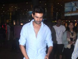 The Shehzada is here! Kartik Aaryan poses with fans at the airport