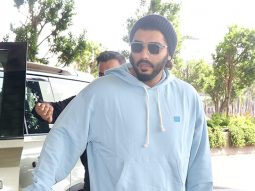 The beanie adds on to Arjun Kapoor’s comfortable airport look