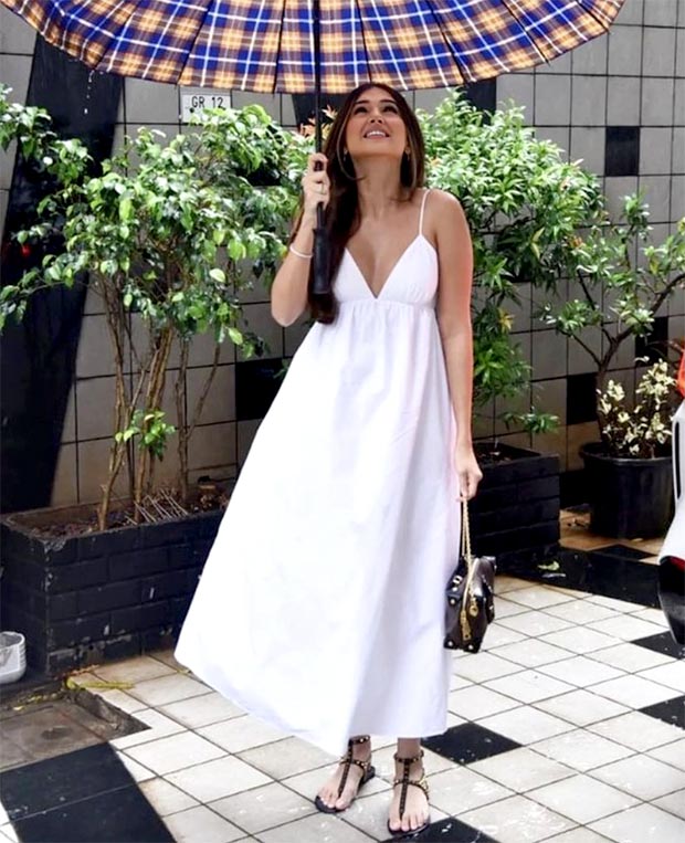 3 Times when Tara Sutaria effortlessly graced the colour white in monsoon