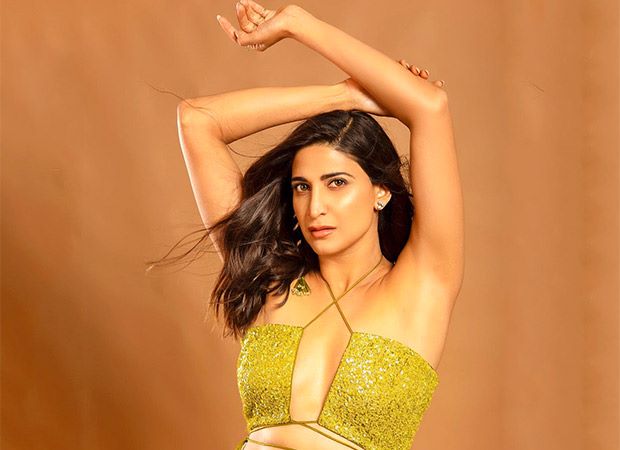 Aahana Kumra slams BMC for neglected Mumbai roads and taxpayer money misuse; says, “Do better than putting your posters”
