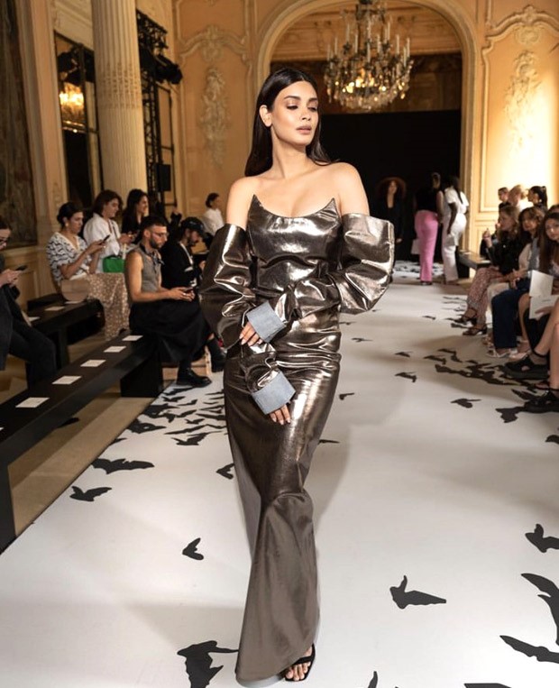 Diana Penty steals the spotlight in a mesmerizing metallic gown at Paris Haute Couture Week
