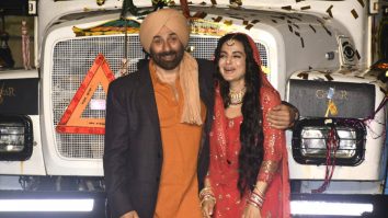 Gadar 2 trailer launch: Sunny Deol gets emotional, Ameesha Patel wipes his tears | Anil Sharma