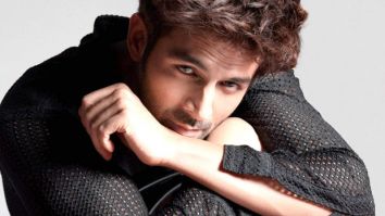 Kartik Aaryan is looking for his next romantic movie, drops a new photo