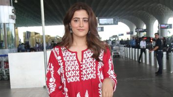 Nupur Sanon smiles for paps as she gets clicked at the airport