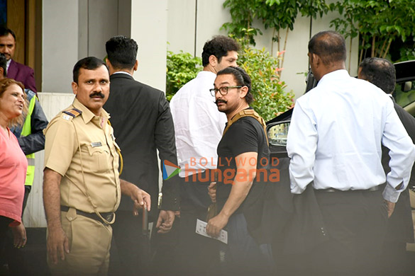 photos aamir khan spotted at kalina airport 4 2