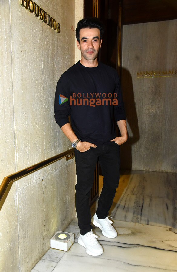 photos alia bhatt ranbir kapoor ranveer singh and others snapped at manish malhotras house party in bandra 12