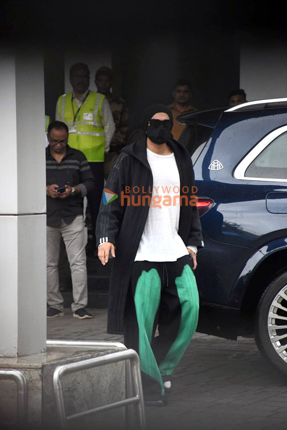 photos alia bhatt and ranveer singh snapped at the kalina airport leaving for kanpur and bareilly to promote the film rocky aur rani kii prem kahaani 1
