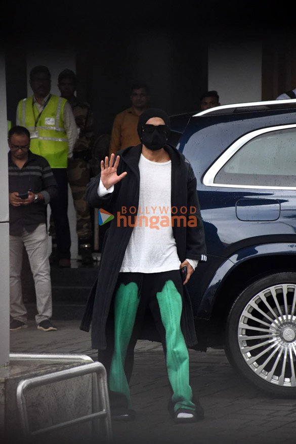 photos alia bhatt and ranveer singh snapped at the kalina airport leaving for kanpur and bareilly to promote the film rocky aur rani kii prem kahaani 5