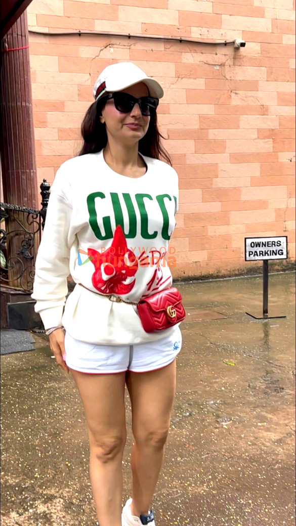 photos ameesha patel snapped at a dubbing studio in andheri 4