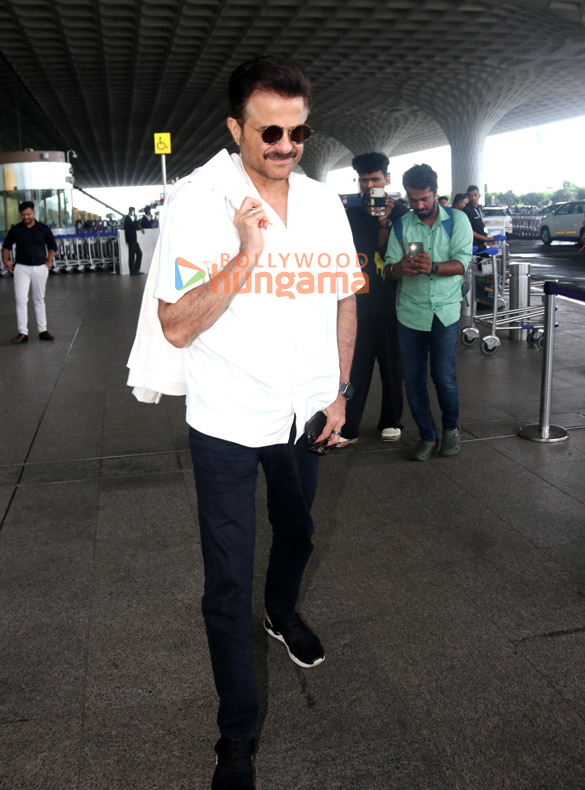 photos anil kapoor shilpa shetty and sreejita de snapped at the airport 4